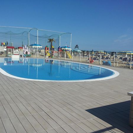 B&B Residence Sorriso Cattolica Esterno foto