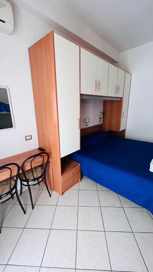 B&B Residence Sorriso Cattolica Esterno foto