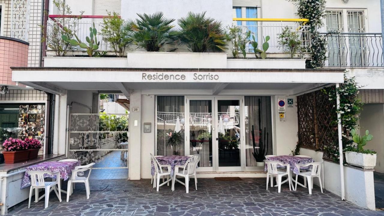B&B Residence Sorriso Cattolica Esterno foto