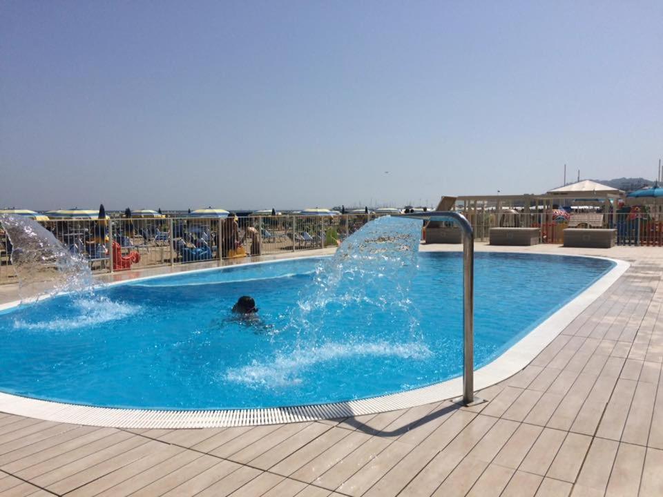 B&B Residence Sorriso Cattolica Esterno foto